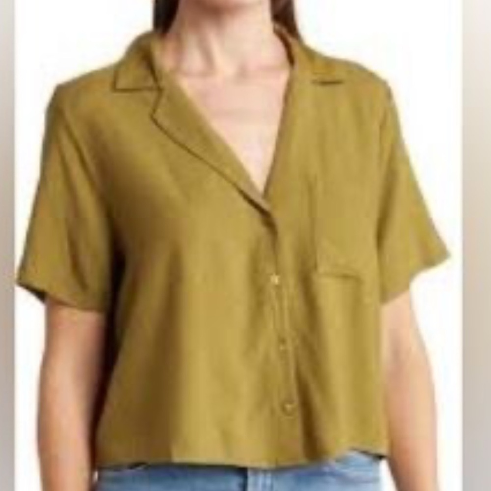 Body Glove 100% Rayon Button Front Short Sleeve Women’s Olive Green. - Size L